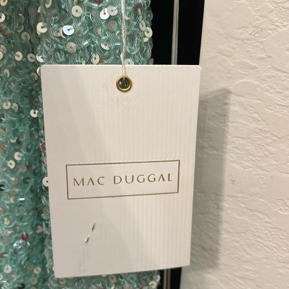 NWT Mac Duggal $725 Plunging Neckline Beaded Gown with Train - Picture 7 of 8